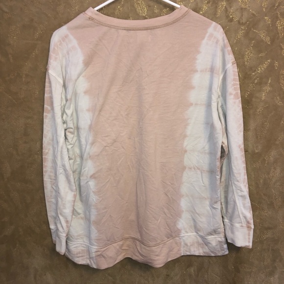 white and pink the dye long sleeve. Small short slits on the sides. Size S - Picture 2 of 2